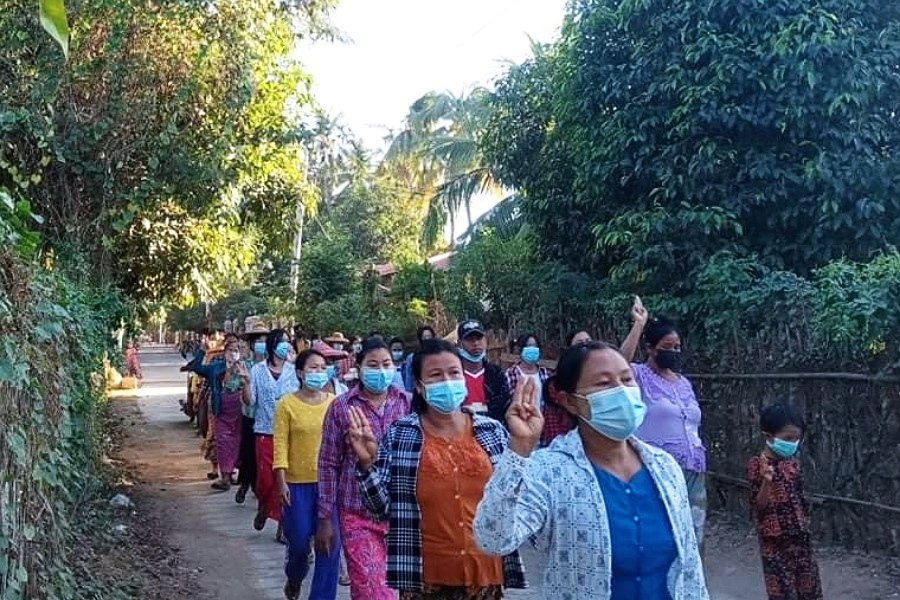 “စစ်ဘေးရှောင်ဒုက္ခ အဆုံးသတ်ဖို့ PDF နဲ့အတူ တော်လှန်စို့” 