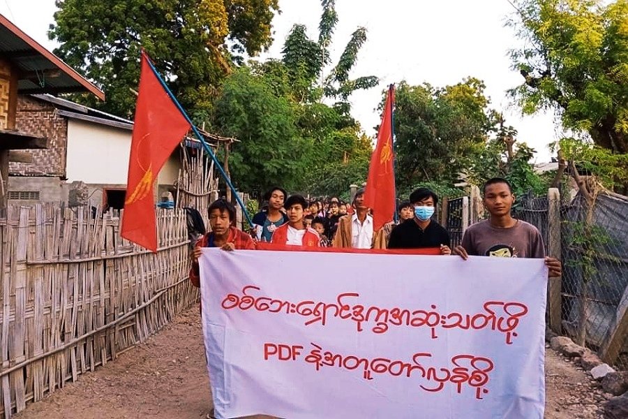 စစ်အာဏာရှင်ဆန့်ကျင်ရေး သွေးမအေးကြောင်း ကျောင်းသားနှင့်ပြည်သူပေါင်းပြီး ဆန္ဒပြရင်းနှိုးဆော်