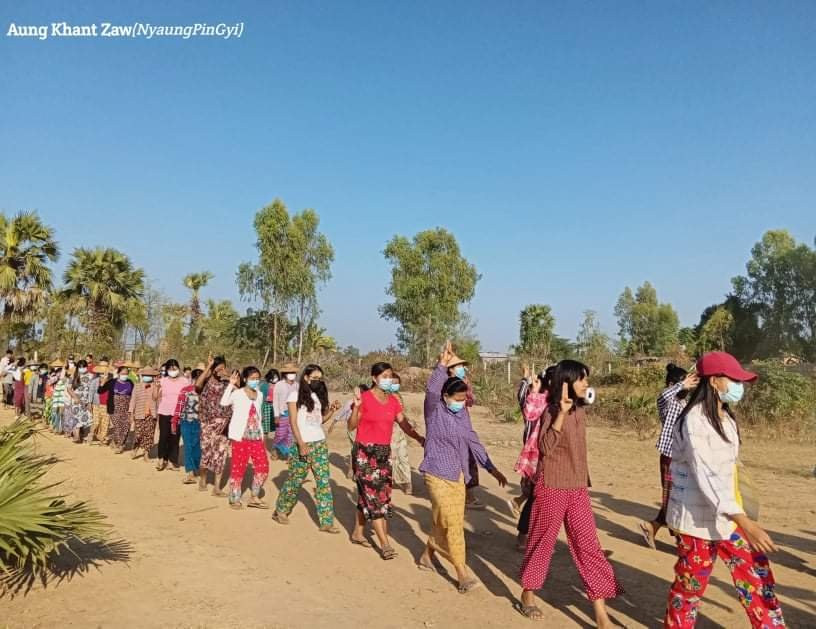 “နှစ်သစ်ကိုလည်းကြိုမယ် တပ်ကိုလည်းဖြိုမယ်”