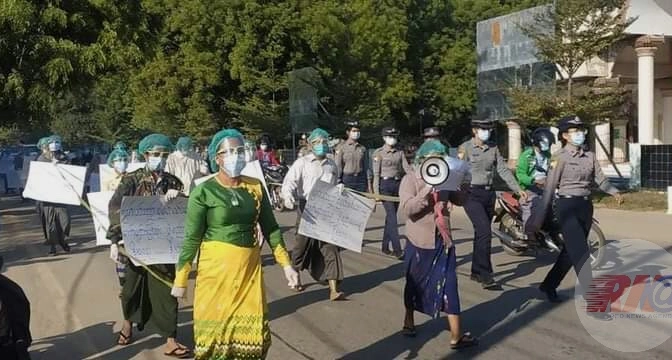 မကွေးမြို့တွင် ရွေးကောက်ပွဲကော်မရှင်လုပ်ဆောင်ချက်ကို မကျေနပ်၍ ဆန္ဒထုတ်ဖော်