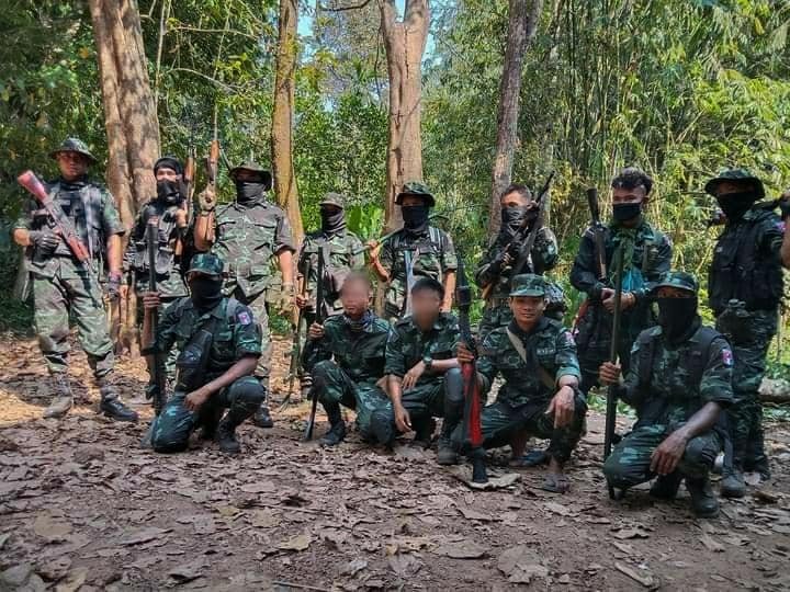 ပေါက်ရင်ယူ မပေါက်ရင်လှူ အစီအစဉ်က သေနတ်အတိုတလက် ဝယ်ယူနိုင်ခဲ့