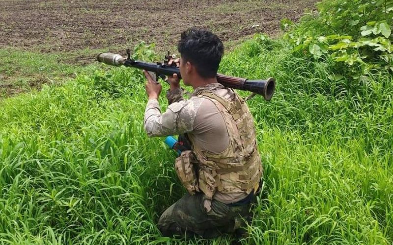 စစ်ကောင်စီတပ် ဆက်သွယ်ရေးစက်အထိုင်ချထားသည့်နေရာနှင့်ရိက္ခာဂိုဒေါင်များကို RPGနှင့် ပစ်ခတ်တိုက်ခိုက်