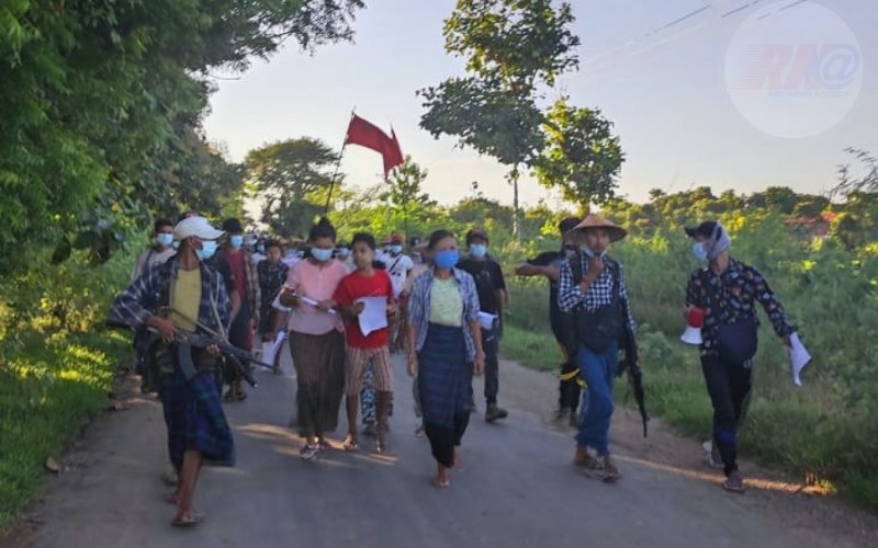PDF များဝန်းရံလိုက်ပါသည့် ယင်းမာပင်ခရိုင် ကျေးရွာစုံလူထုသပိတ်စစ်ကြောင်း 