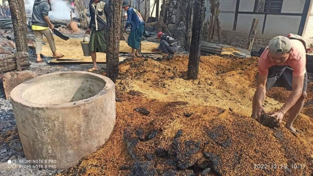 စစ်ကောင်စီတပ်က ကျေးရွာ (၂) ရွာမှ နေအိမ်အဆောက်အဦ (၁၃၉) လုံးနှင့် စပါးများကို မီးရှို့ဖျက်ဆီး