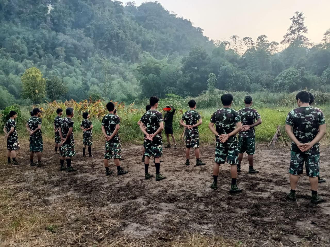 လက်နက်မပြည့်စုံသည့်အတွက် တိုက်ပွဲမဝင်ရပေမဲ့ စစ်ကောင်စီလက်နက်ကြီးကြောင့် ဒေါင်းမင်းစစ်ကြောင်း စခန်းစွန့်ခွါခဲ့