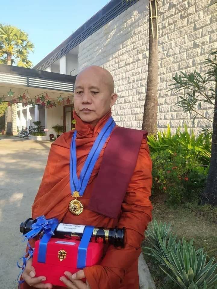 အကြမ်းဖက်စစ်ခေါင်းဆောင် မင်းအောင်လှိုင်က မဘသဦးဆောင် အကြမ်းဖက်အားပေး ဝီရသူကို သီရိပျံချီဘွဲ့တံဆိပ်အပ်နှင်း