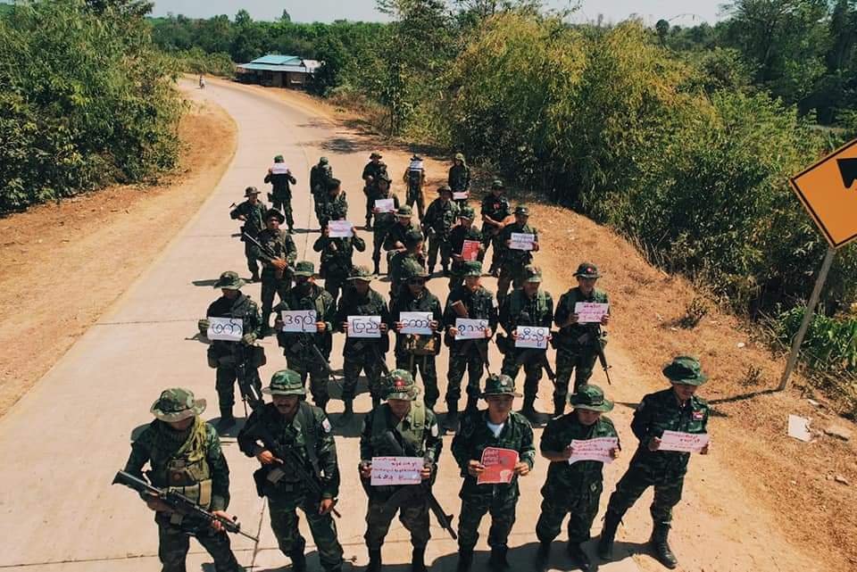နဂါးနီစစ်ကြောင်းနှင့်ဘုရားသုံးဆူလူထု ပူးပေါင်းဆန္ဒပြ