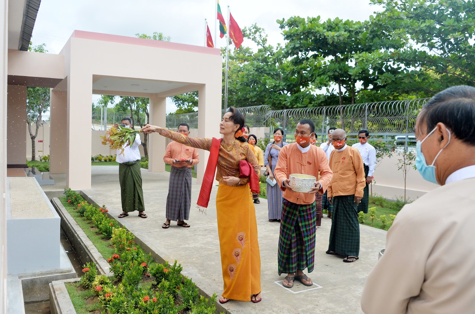 ပါတီဖျက်သိမ်းကြောင်း ထုတ်ပြန်သည့်အပေါ် “ ပြည်သူရှိသ၍ ပါတီရှိနေမည်” ဟု NLD ပါတီထုတ်ပြန်