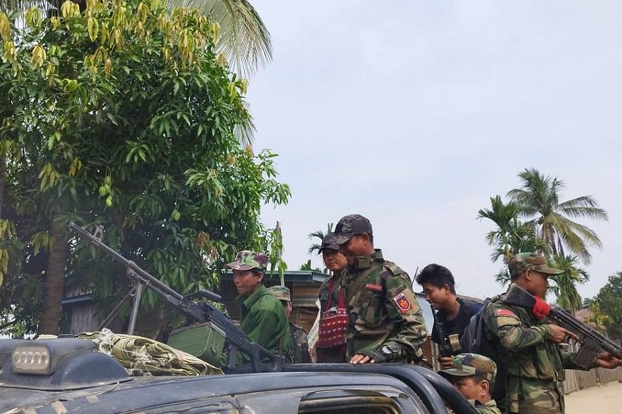 ဒေသခံ PDF ရဲဘော်များ ဟုမ္မလင်း-ဖောင်းပြင် နယ်စပ် ကျေးရွာများကို နယ်မြေရှင်းလင်းရေးပြုလုပ်