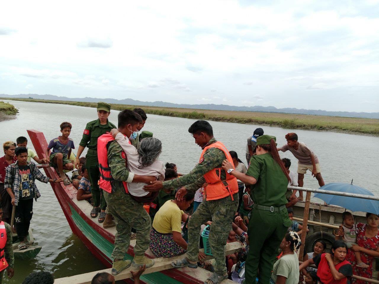 ရခိုင်ပြည်နယ် မုန်တိုင်းသင့်ပြည်သူများအတွက် အရေးပေါ်ကယ်ဆယ်ရေးတွင်အသုံးပြုရန် KIO ဗဟိုဌာနချုပ်က သိန်းသုံးထောင်လှူဒါန်း
