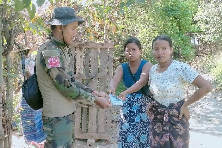 မီးဘေးသင့် ရေလယ်ကျွန်းဒေသပြည်သူများကို ဒေသခံပြည်သူ့ကာကွယ်ရေးတပ်ဖွဲ့များ ကူညီပေးနေ