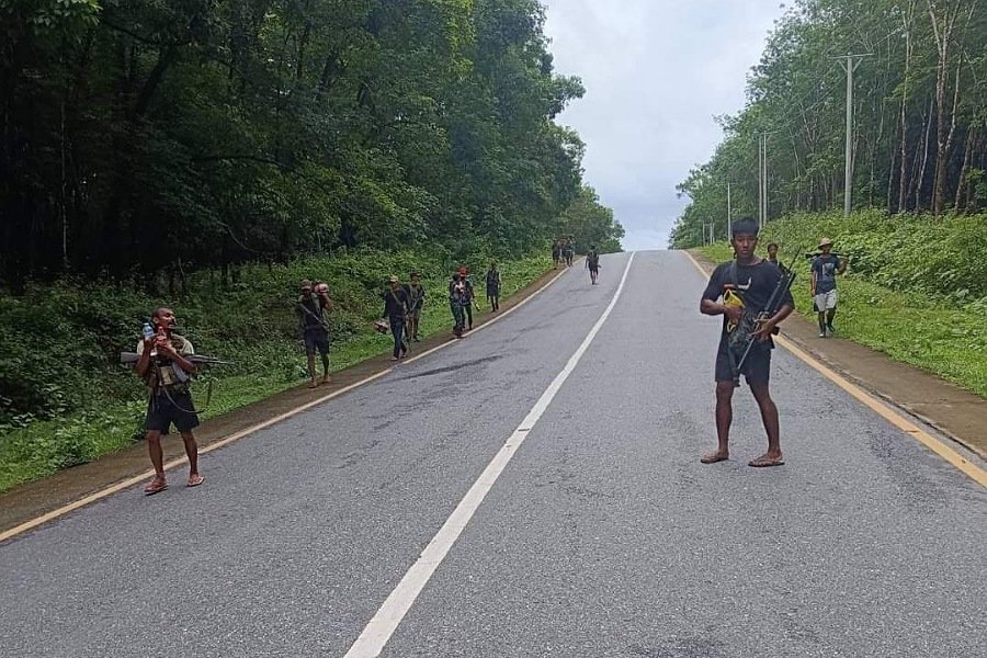 အမှတ် ၈ ပြည်ထောင်စုလမ်းမကြီးပေါ် KNLA၊ PDF ပူးပေါင်းစစ်ကြောင်း ယနေ့လည်း စစ်ဆေးမှုပြုလုပ် 