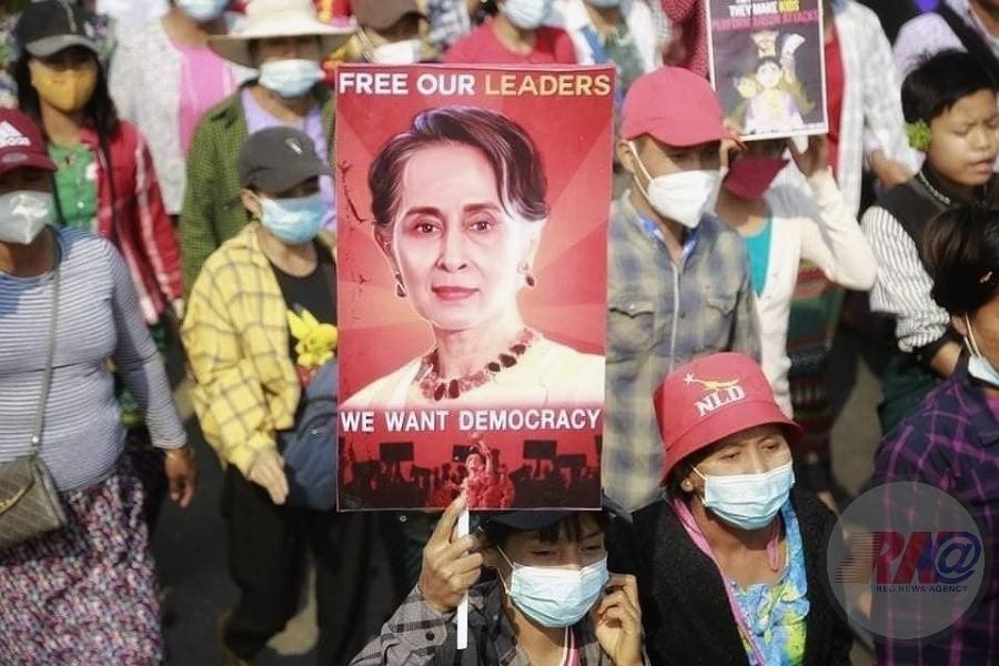 ဒေါ်အောင်ဆန်းစုကြည်ကို ဝှက်ဖဲအဖြစ် စစ်ခေါင်းဆောင်တွေ အသုံးချလာနိုင်သလား