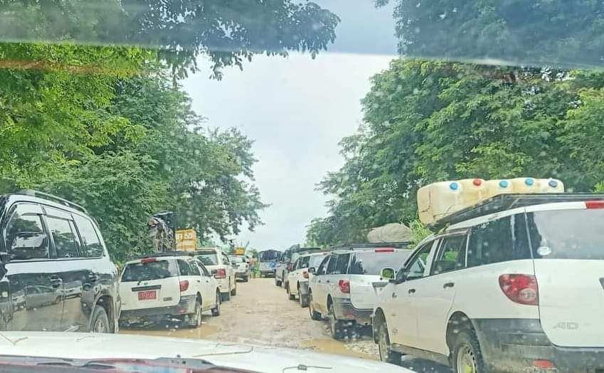 နန့်ယားကျေးရွာတွင် ပိတ်မိနေသည့် စစ်ကောင်စီတပ် ဒေသခံများကိုဖမ်းဆီးကာ လူသားဒိုင်းပြုလုပ်ပြီး စစ်ရေးလှုပ်ရှားနေ