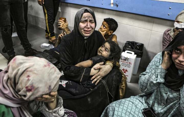 ဂါဇာ ဆေးရုံတခုမှာ ဗုံးပေါက်ကွဲမှုကြောင့် လူ ၅၀၀ ခန့်သေဆုံး