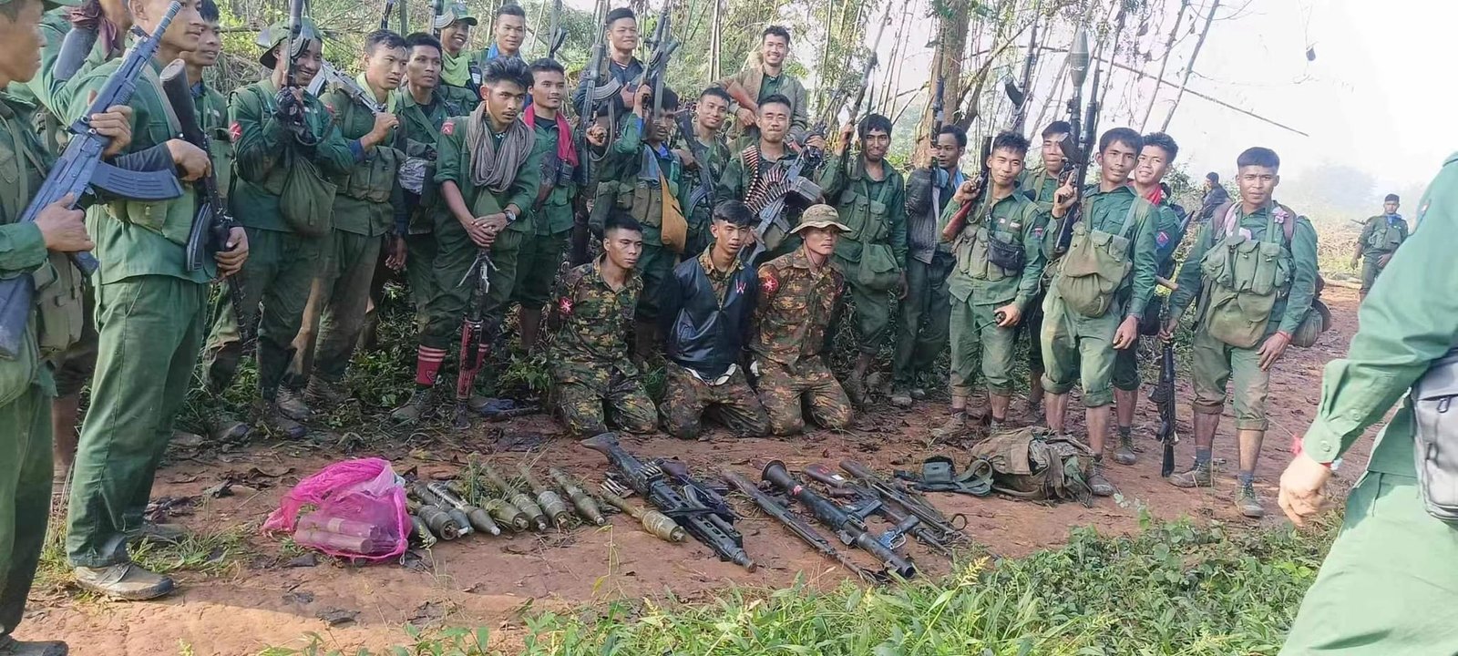 စစ်ကောင်စီတပ်အင်အား ၅၀ ရှိ စခန်းတခုလုံး အညံ့ခံမှုကြောင့် အားလုံး အသက်ချမ်းသာပေးခဲ့