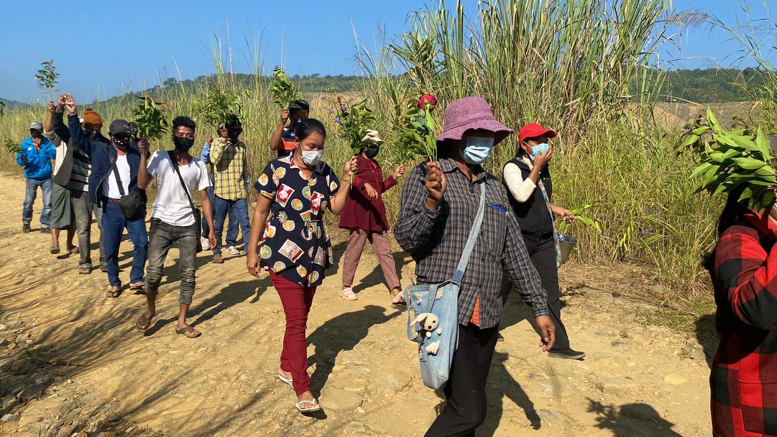 ၁၀၂၇ စစ်ဆင်ရေး ထောက်ခံမှုနှင့် အောင်သပြေလှုပ်ရှားမှု ပြုလုပ်