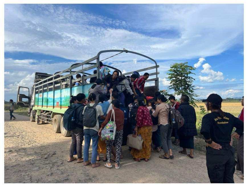 လွိုင်ကော်တက္ကသိုလ်မှ Non-CDM ဝန်ထမ်းများကို တော်လှန်ရေးရဲဘော်များ ကယ်ထုတ်