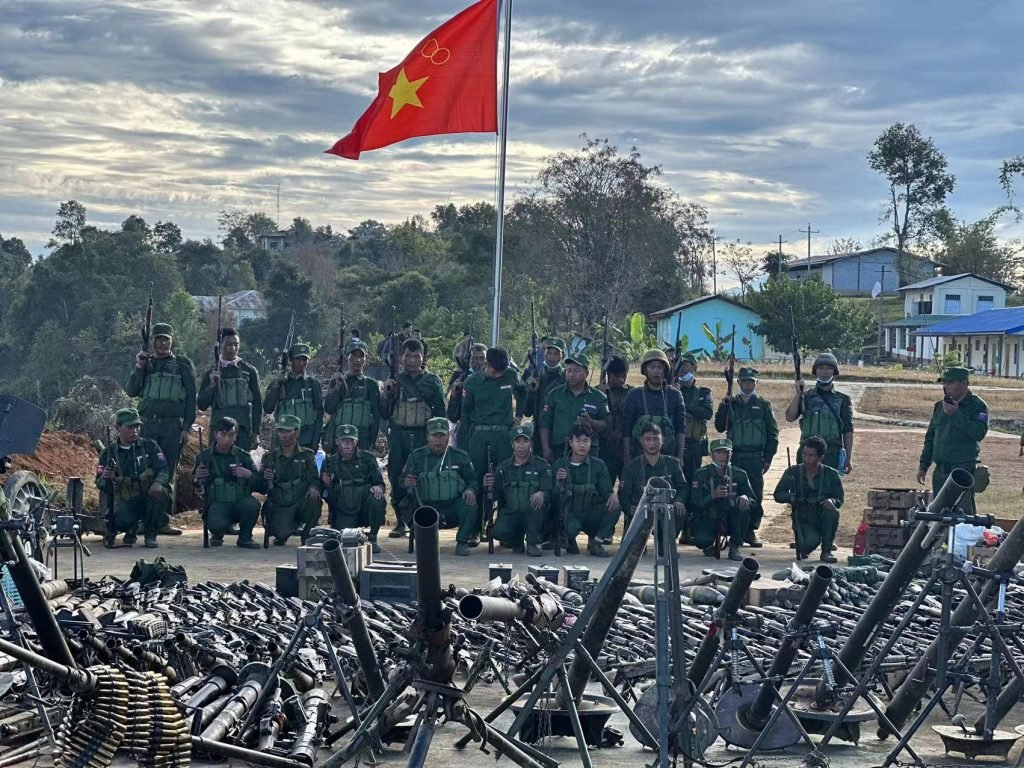 ပြည်သူတစ်ရပ်လုံး မျှော်လင့်နေသည့် နိုင်ငံရေးရည်မှန်းချက်များကို လျစ်လျူရှုကာ နောက်လှည့်သွားမည်မဟုတ်ဟု ညီနောင် ၃ ဖွဲ့ အသိပေး 