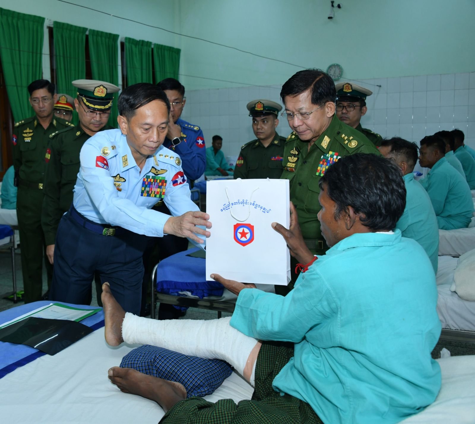 စိန်ခေါ်မှုများအတွင်း အခြေအနေမဟန်ရင် ထွက်ပြေးကြမယ့်ဗိုလ်ချုပ်များ