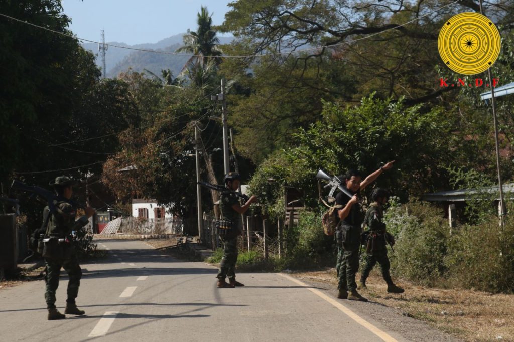 ကရင်နီတော်လှန်ရေးတပ်ပေါင်းစုက တပ်စခန်း (၆၅) ခုကိုသိမ်းပိုက်နိုင်ပြီးနောက် မြို့ (၇) မြို့ကို ထိန်းချုပ်ထား