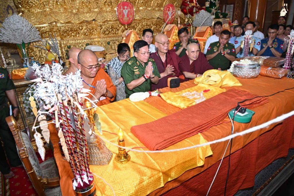 တနိုင်ငံလုံး ဘယ်လိုရှုံးရှုံး ယတြာချေမဆုံးတဲ့ စစ်ခေါင်းဆောင်