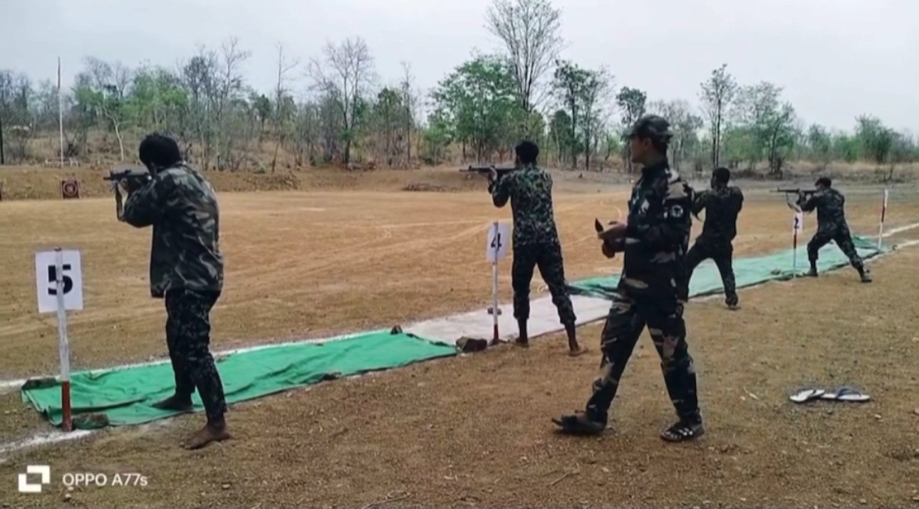 ကျားသစ်နက်တပ်မတော် အထူးတိုက်ခိုက်ရေး သင်တန်းဆင်း ထူးချွန်ရဲဘော်များကို ဆုချီးမြှင့်