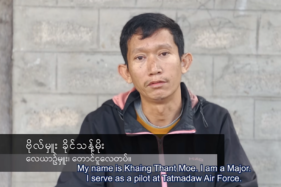 လက်ညှိုးထောင် ခေါင်းညှိတ်ပြီး ကိုယ့်လည်ပင်းကိုယ် ကြိုးကွင်းစွပ်နေသူများ