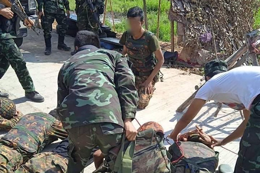 ချတဲ့သူက ချနေချိန်မှာ ရလာတဲ့လက်နက်တွေက ဘာလုပ်ဖို့လဲ..