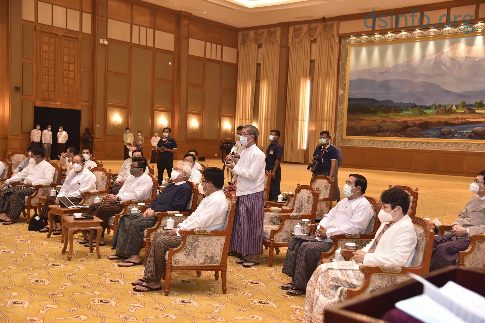 စစ်ကောင်စီညံ့ဖျင်းလွန်းလို့ ဆင်းရဲတွင်း နစ်နေရတဲ့ ပြည်သူများ