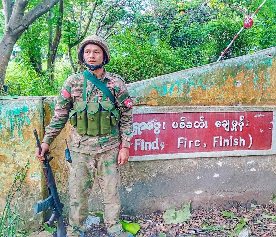 ရွှေဘိုခရိုင် ပြည်သူ့ကာကွယ်ရေးတပ်မတော် အမှတ် (၂၆) တပ်ရင်း တပ်ခွဲမှူး ဗိုလ်တေ (ခ) ဟိန်းဇင်အောင် ကျဆုံး