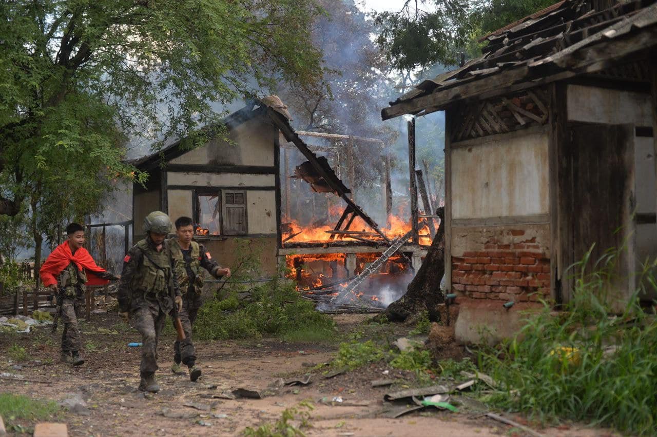 ဒီပဲယင်းမြို့တိုက်ပွဲတွင် အချုပ်သား (၂၀) ဦးနှင့် ပြည်သူ ၇၀ ကျော်ကို ကယ်ထုတ်နိုင်ခဲ့
