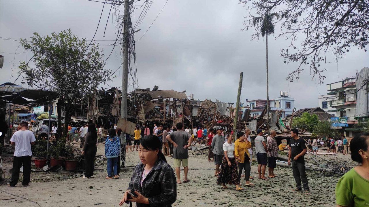 နမ့်ခမ်းမြို့ကို စစ်ကောင်စီက ပေါင် ၅၀၀ ဗုံး ၂ လုံးကြဲသည့်အတွက် ပြည်သူ (၁၁) ဦးသေဆုံး