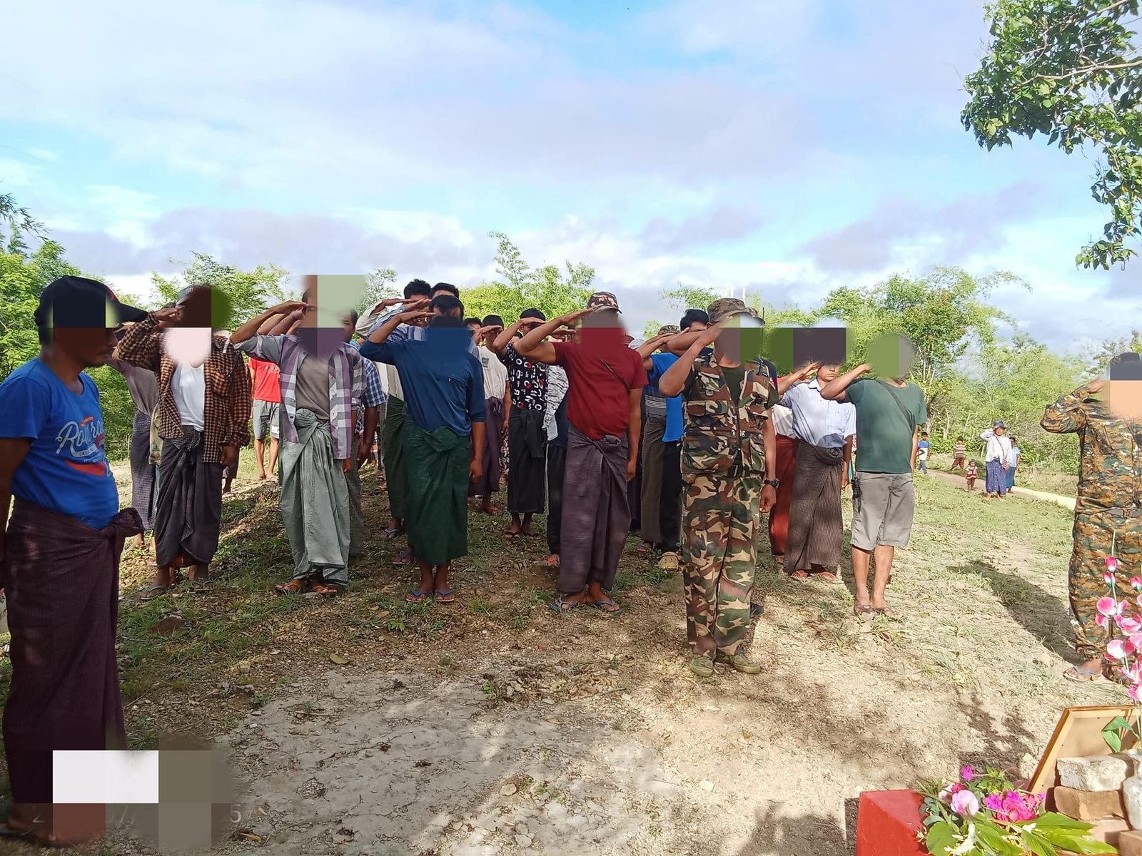 ကျားခဲကျေးရွာတွင် သတ်ဖြတ်ခံရသော ရဲဘော်(၅) ဦးနှင့်ပတ်သက်ပြီး ခွင့်လွှတ်မည်မဟုတ်ဟု ထီးလင်းပကဖ အသိပေး