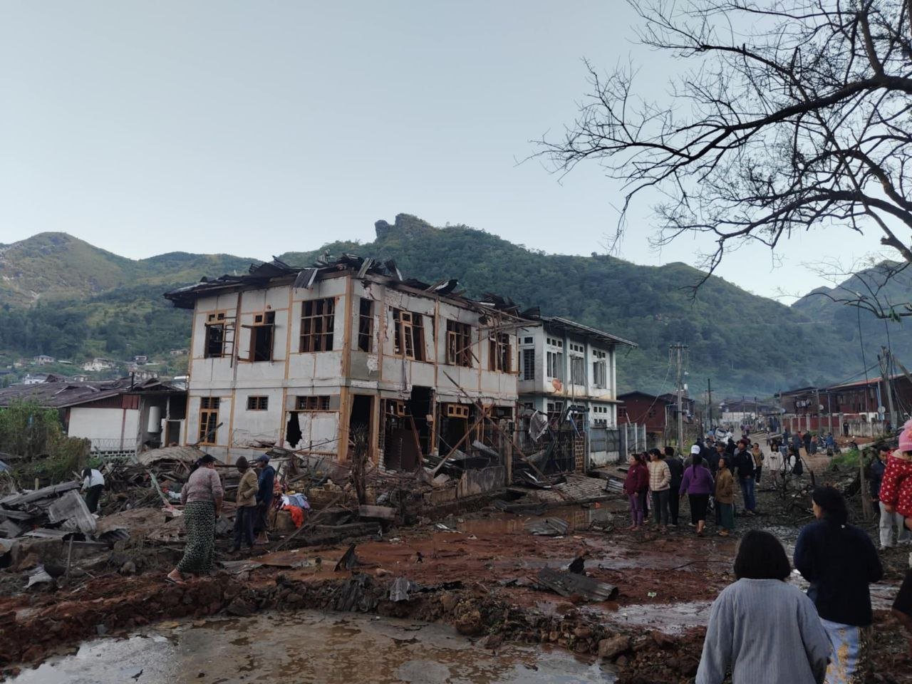မိုးကုတ်မြို့ လေကြောင်းဗုံးကြဲခံရမှု ပြည်သူ (၉) ဦးသေဆုံး