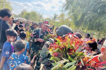 တိုက်ပွဲပြန်အောင်ပွဲရ ရဲဘော်များကို အညာလူထုက ဝမ်းသာအားရကြိုဆို