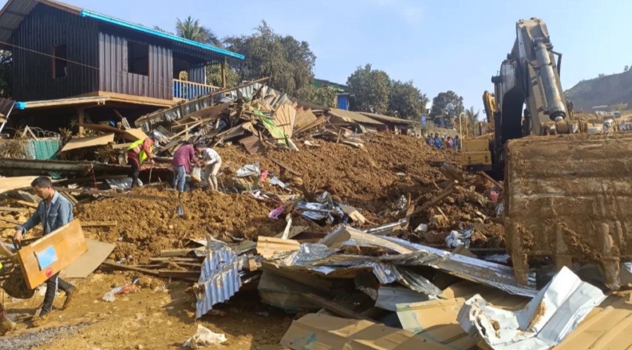 ဖားကန့် ရွှံ့နွံပေါက်ကျမှုအတွင်း (၁၀) နှစ်အောက် ကလေးငယ် (၆) ဦးအပါအဝင် (၃၂) ဦးသေဆုံး