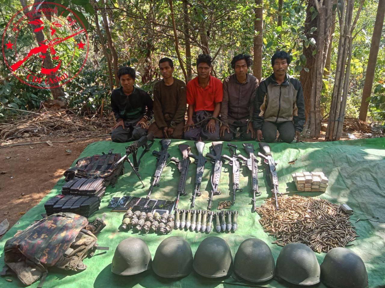 အာရက္ခတပ်တော်၏ထိုးစစ်ကြောင့် ထွက်ပြေးလာသော စစ်ကောင်စီတပ်သား (၂၃) ဦးအား လက်နက်များနှင့်တကွ ဖမ်းဆီးရမိ