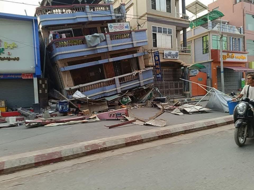 စစ်ကိုင်း ငလျင်ဘေးခံစားရသူများကို ယနေ့ညနေအထိ ကယ်ဆယ်မှု မပြုလုပ်နိုင်သေး