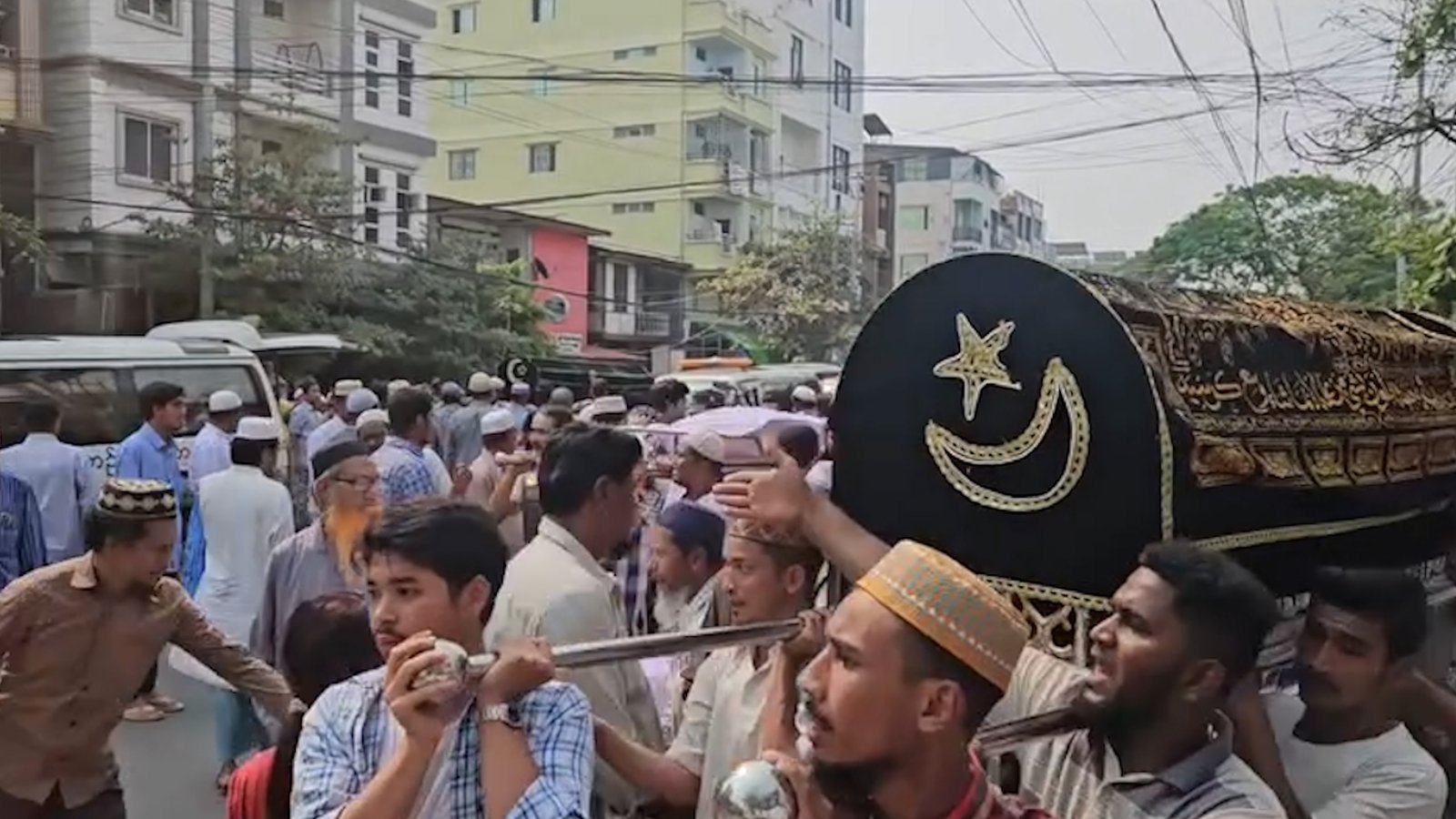 စစ်ကိုင်း ဗလီ ၃ လုံးပြိုကျမှုအတွင်း အစ္စလာမ်ဘာသာဝင် ၂၄၀ ခန့် သေဆုံးနိုင်