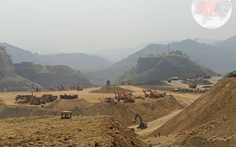 စစ်ရိပ်သန်းလာသည့် ဖားကန့်တွင် ကျောက်စိမ်းကုမ္ပဏီတစ်ချို့ ရပ်နား