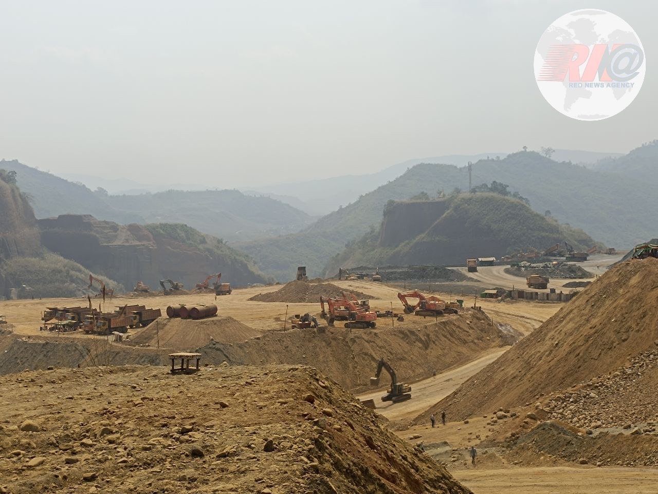 စစ်ရိပ်သန်းလာသည့် ဖားကန့်တွင် ကျောက်စိမ်းကုမ္ပဏီတစ်ချို့ ရပ်နား