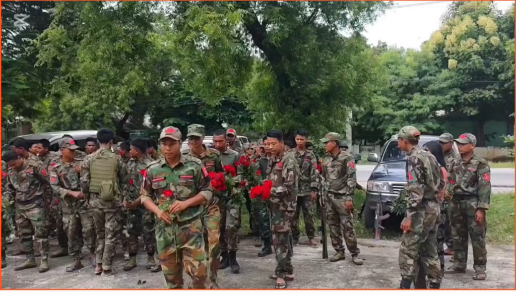 နွားထိုးကြီးမြို့ ဗိုလ်ချုပ်ကြေးရုပ်တွင် PDF ရဲဘော်များ အာဇာနည်နေ့အခမ်းအနားကျင်းပ