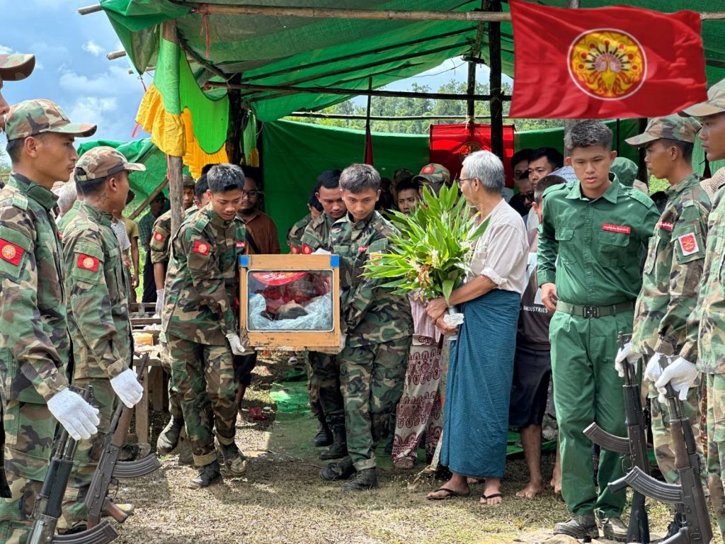 ဗမာလွတ်မြောက်ရေး ဒီမိုကရက်တစ်တပ်ဦး၏ စစ်ဒေသ (၃) တာဝန်ခံ ရဲဘော်ဘုန်းမြင့်ဇော် ကျဆုံး