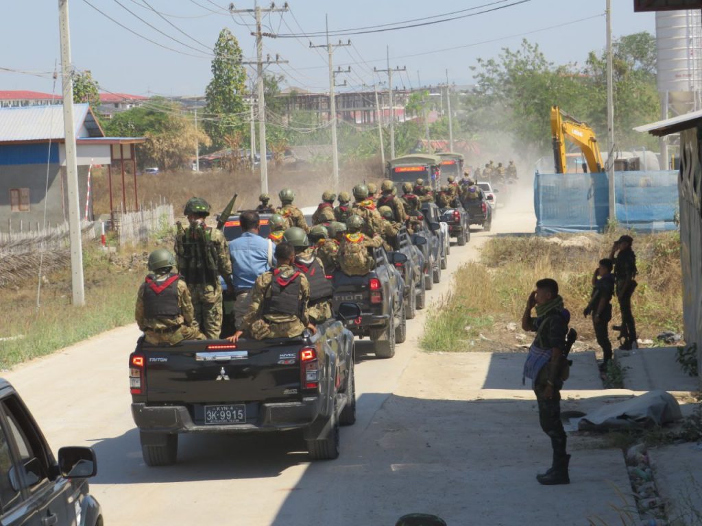 ကျားဖြန့်နှိမ်နင်းမယ်ဆိုပြီး မြဝတီက စစ်ကော်မရှင်တပ်ယာဉ်တန်း ရွှေကုက္ကိုဘက်သွား