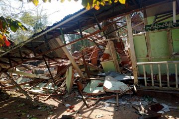 စာသင်ကျောင်း (၂) ကျောင်းနှင့် ဘုန်းတော်ကြီးကျောင်းကို အာဏာသိမ်းစစ်တပ်မှ လေကြောင်းဗုံးကြဲတိုက်ခိုက်