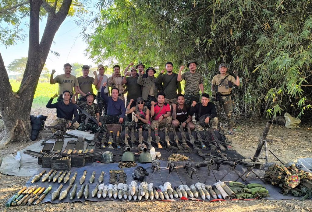 PDF ရဲဘော်များ တစ်ရက်တည်း စစ်တပ် စခန်း (၁၄) ခုကို တိုက်ခိုက်ခဲ့