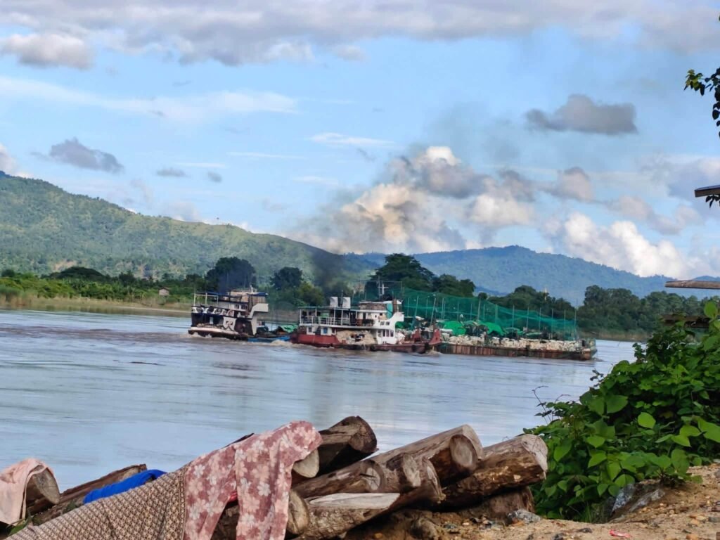 ဗန်းမော်မြို့အနီး တိုက်ပွဲပြင်းထန်နေပြီး စစ်အုပ်စုဘက်မှ ထိခိုက်သေဆုံးမှုများ၊ သင်္ဘောအစီး (၂၀) ခန့် ဖျက်ဆီးနိုင်ခဲ့ဟု KIA ပြော