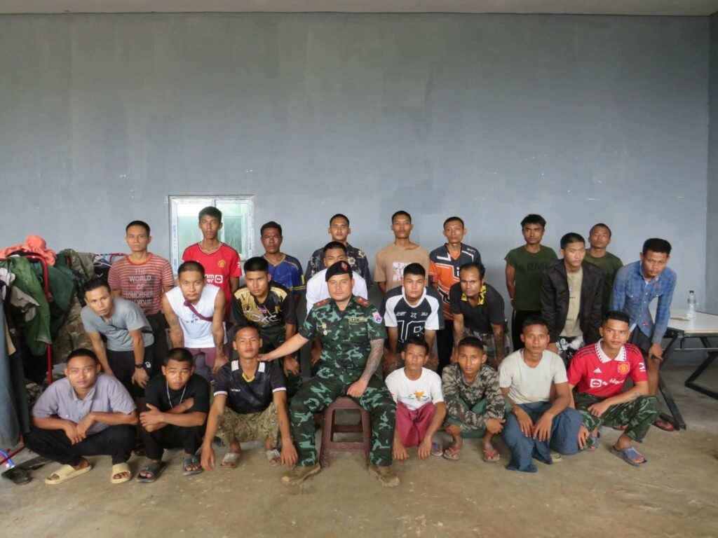 ယခုနှစ်တွင်း တော်လှန်ရေးတပ်ဖွဲ့များ ဖမ်းဆီးရမိခဲ့သည့် စစ်အုပ်စုတပ်ဖွဲ့ဝင်များထဲတွင် စစ်မှုထမ်းတပ်သားသစ် (၃၀၀) ကျော် ပါဝင်နေ