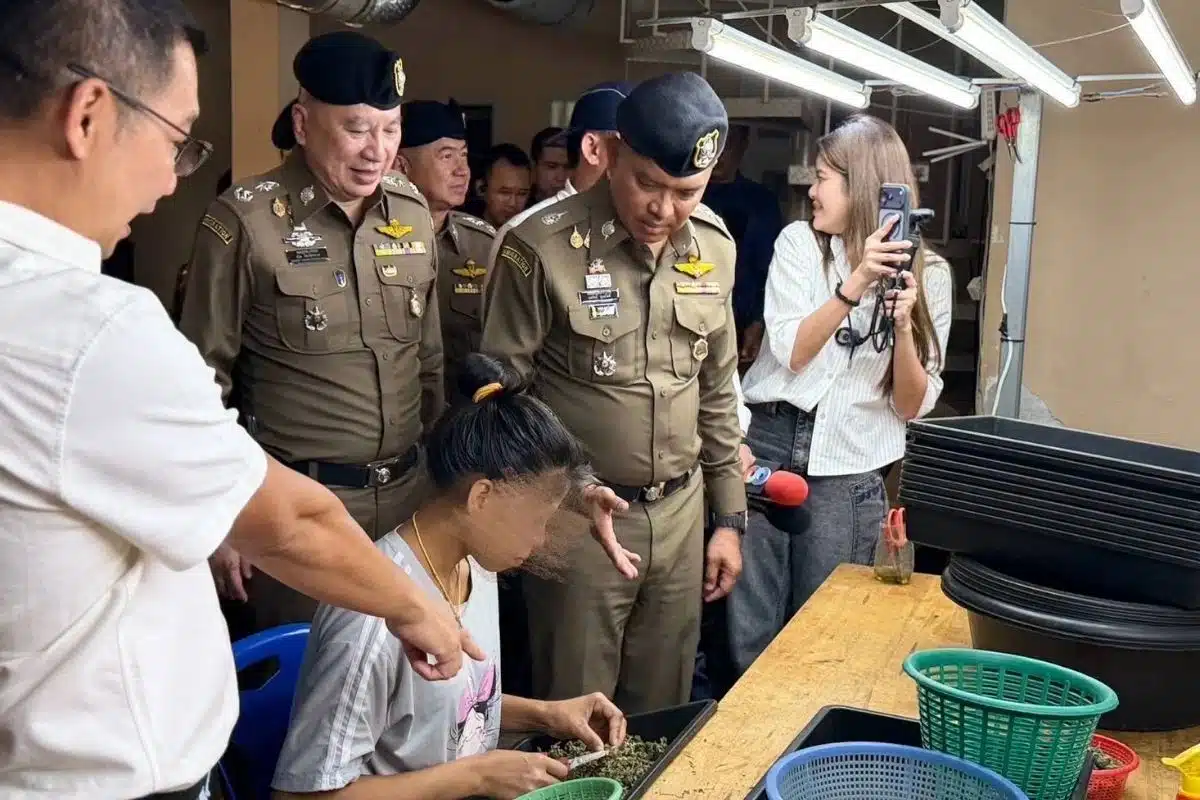 ဘန်ကောက်၌ ဆေးခြောက် (၅) တန်နှင့်အတူ မြန်မာ (၄) ဦး ဖမ်းဆီးခံရ